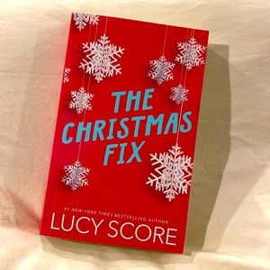 Lucy Score: The Christmas Fix